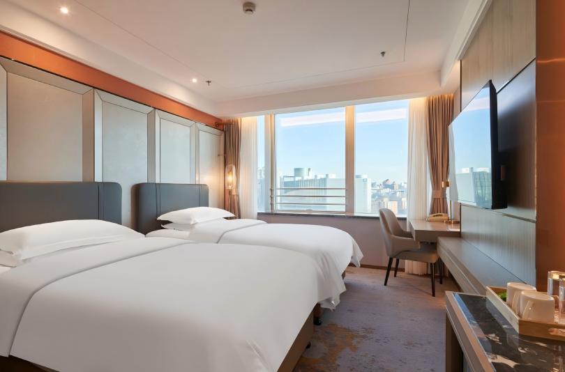 Howard-Johnson-Paragon-Hotel8
