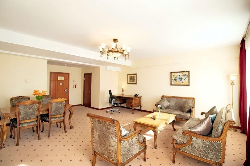 Kempinski-Hotel-Kham-Palace4